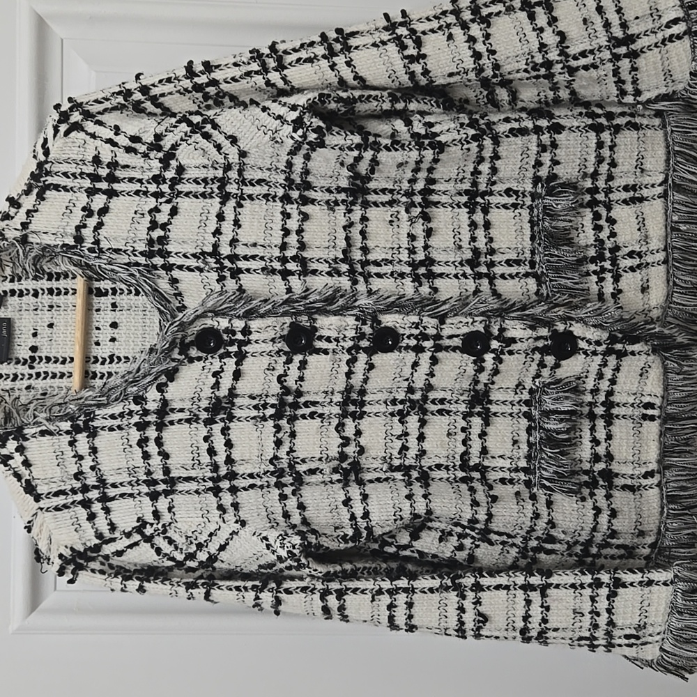 Chic Black and White Plaid Jacket P2p 19
